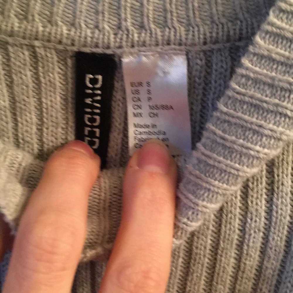 H&M cold shoulder sweater - Picture 2 of 4